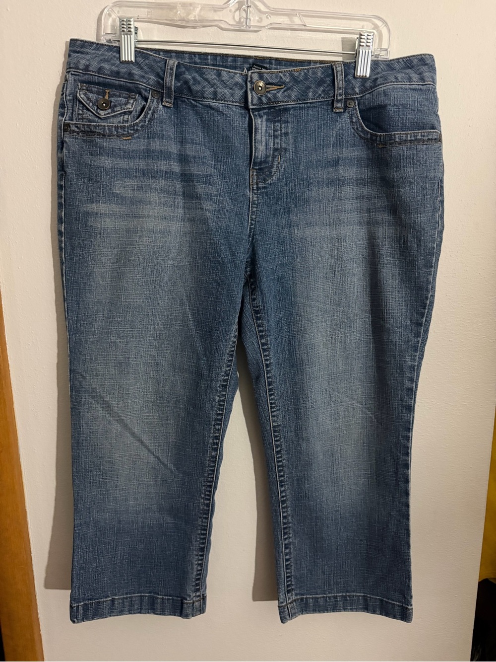 Apt. 9 Medium Blue Cropped Straight Jeans